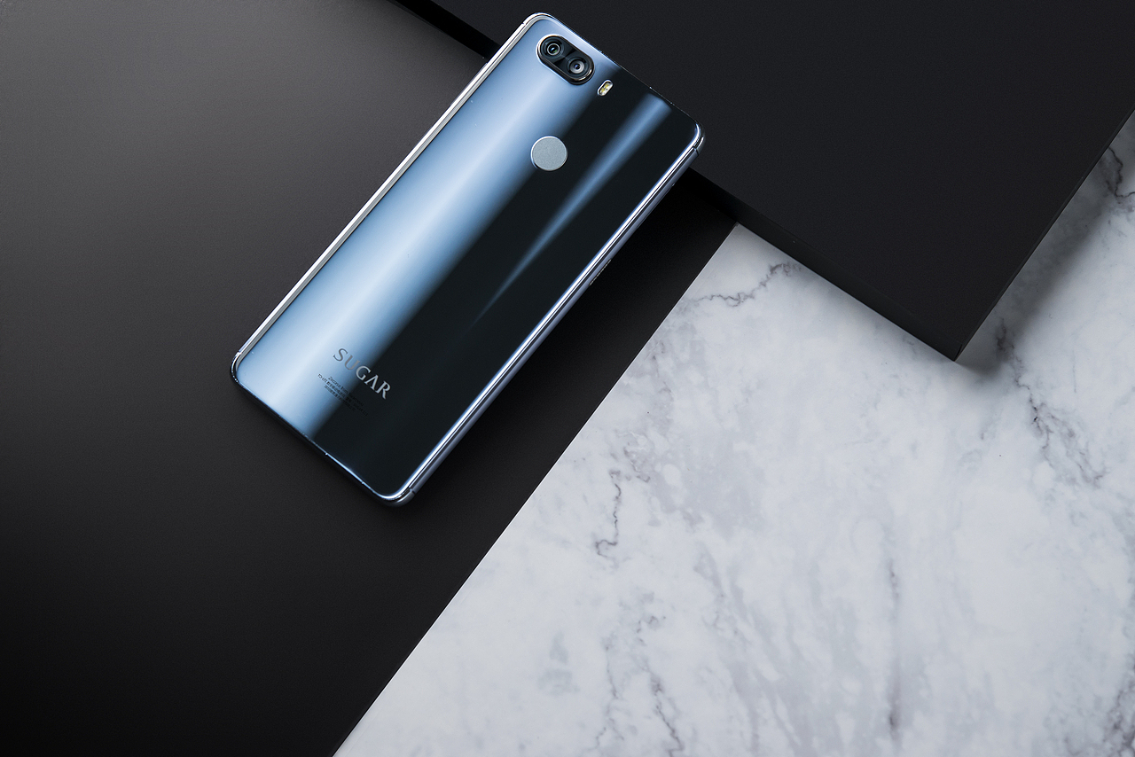 随手拍了个SUGAR手机灰色版