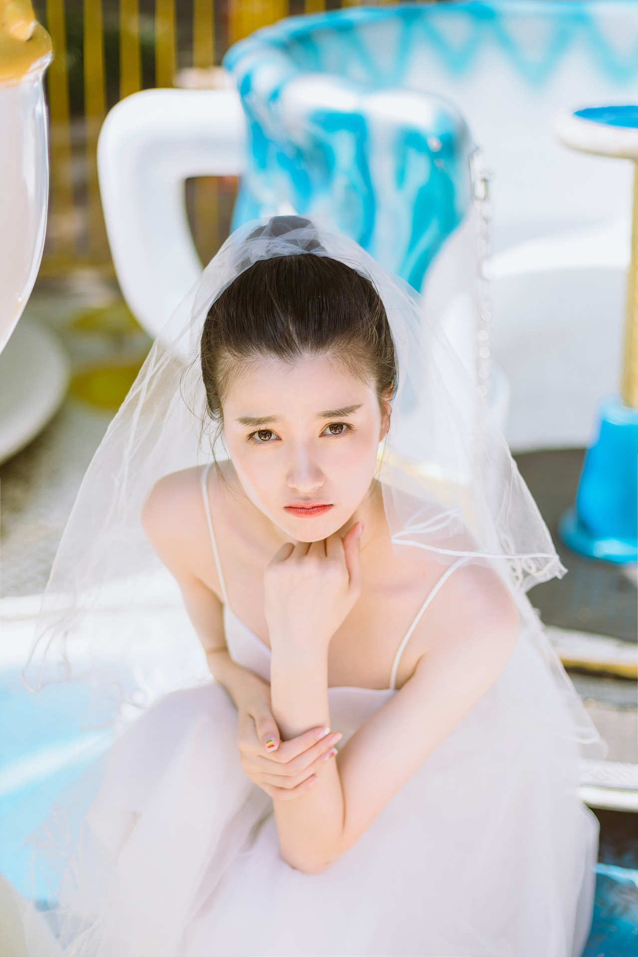 在夏天结束之前穿上小裙子拍照