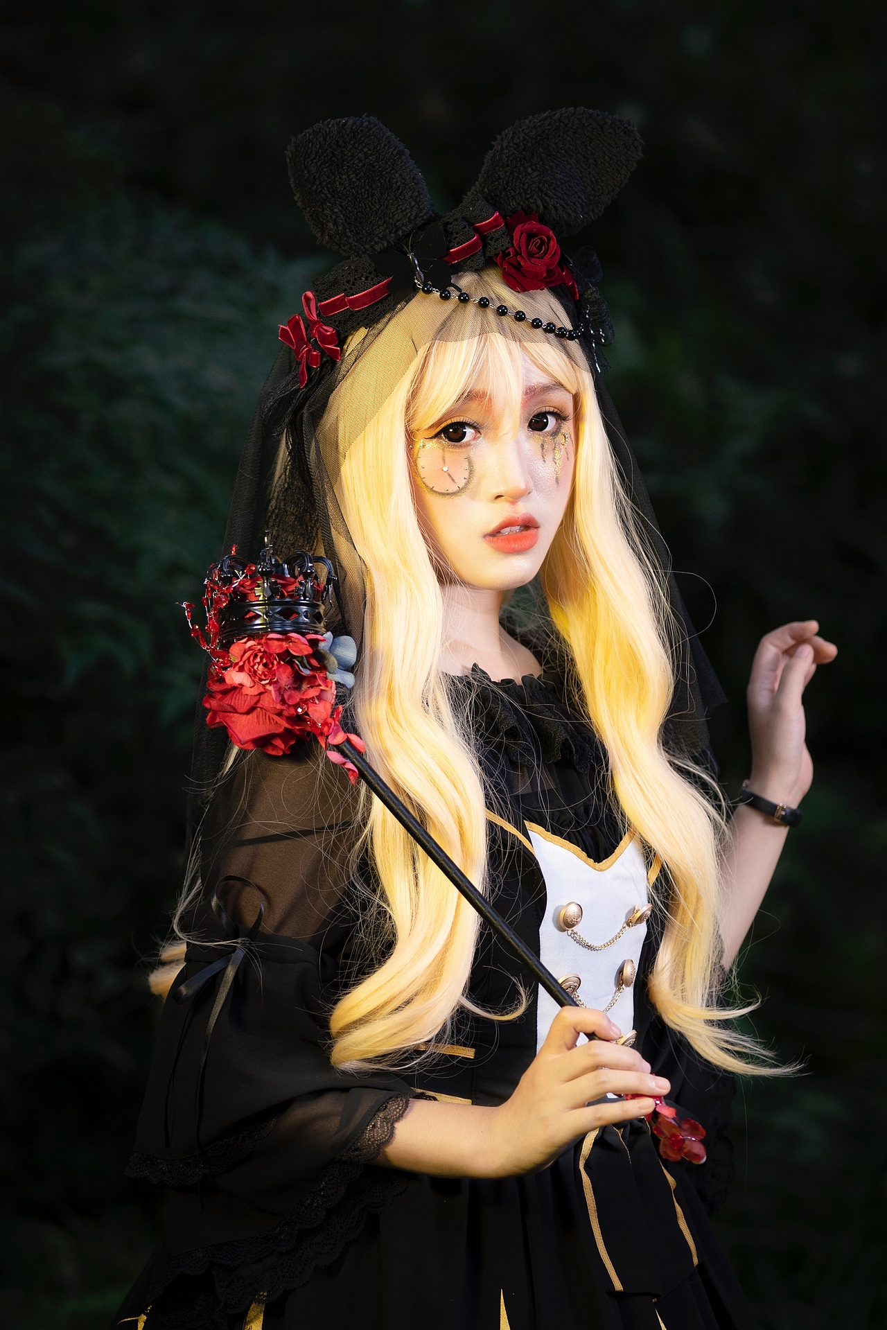 女生摄影 摆拍 时钟主题