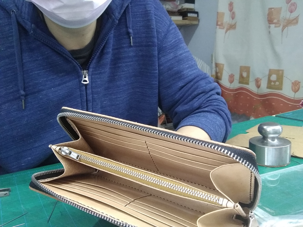 不惑之年…皮雕拉链长夹