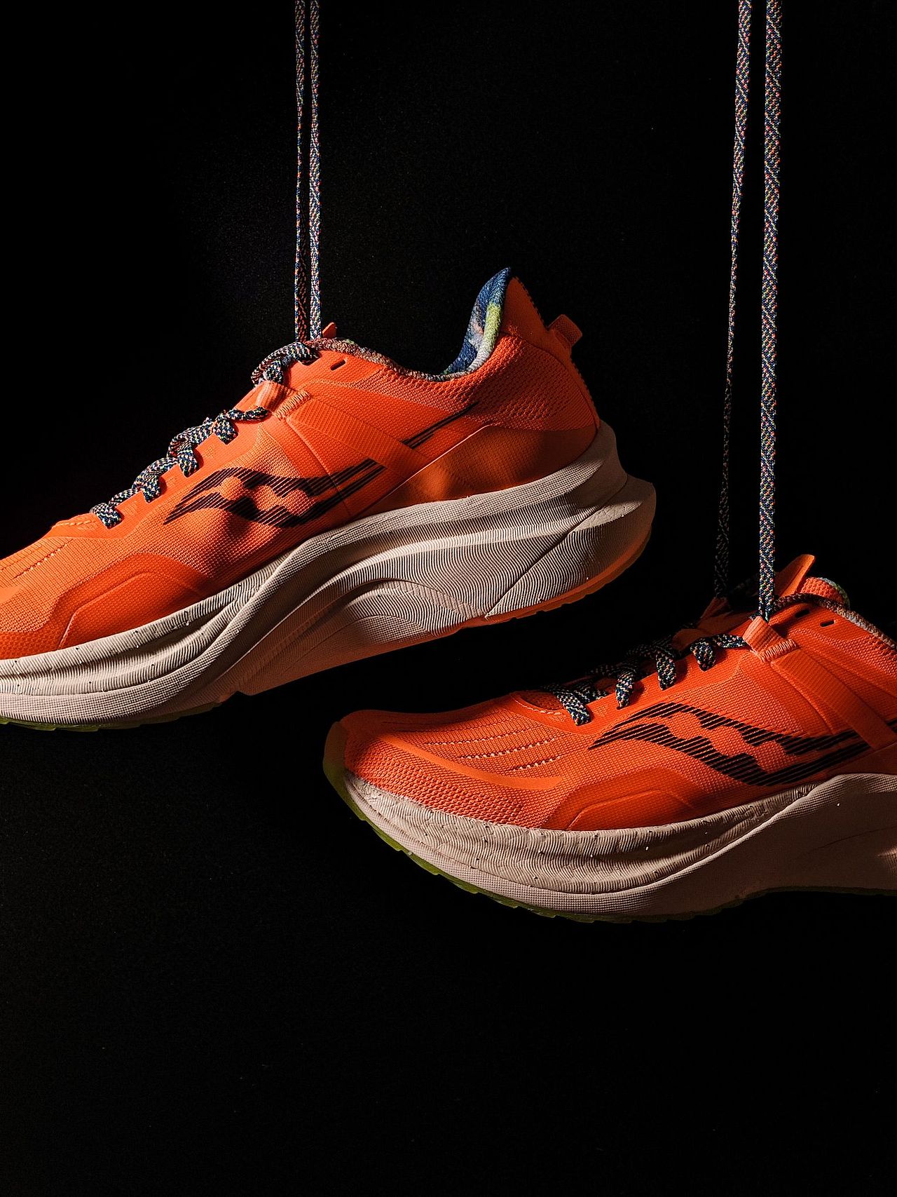 手机静物摄影练习-跑鞋（图ZMzY0NzQ3MjAw） - 产品摄影 - 站酷设计师Biiin_原创素材 - 站酷ZCOOL