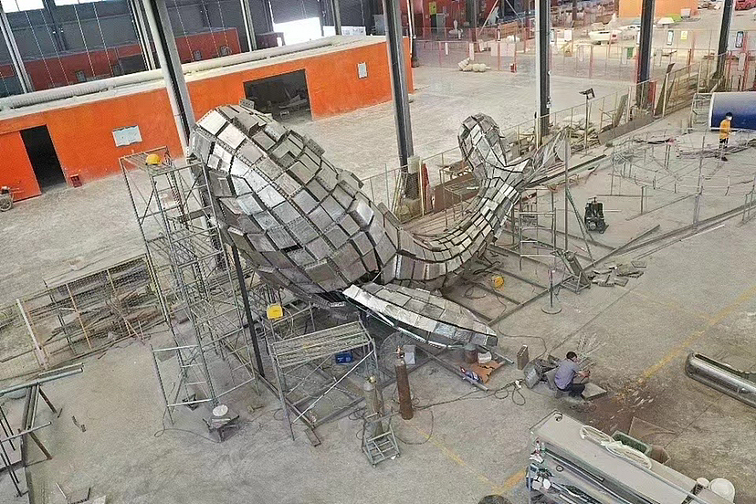 上海-不锈钢镜面镂空大鲸鱼制作过程展示（图ZMzQ2MjY4Njky） - 雕塑 - 站酷设计师德森雕塑标识景观原创素材 - 站酷ZCOOL