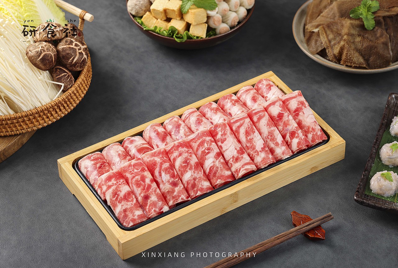 火锅涮肉场景图