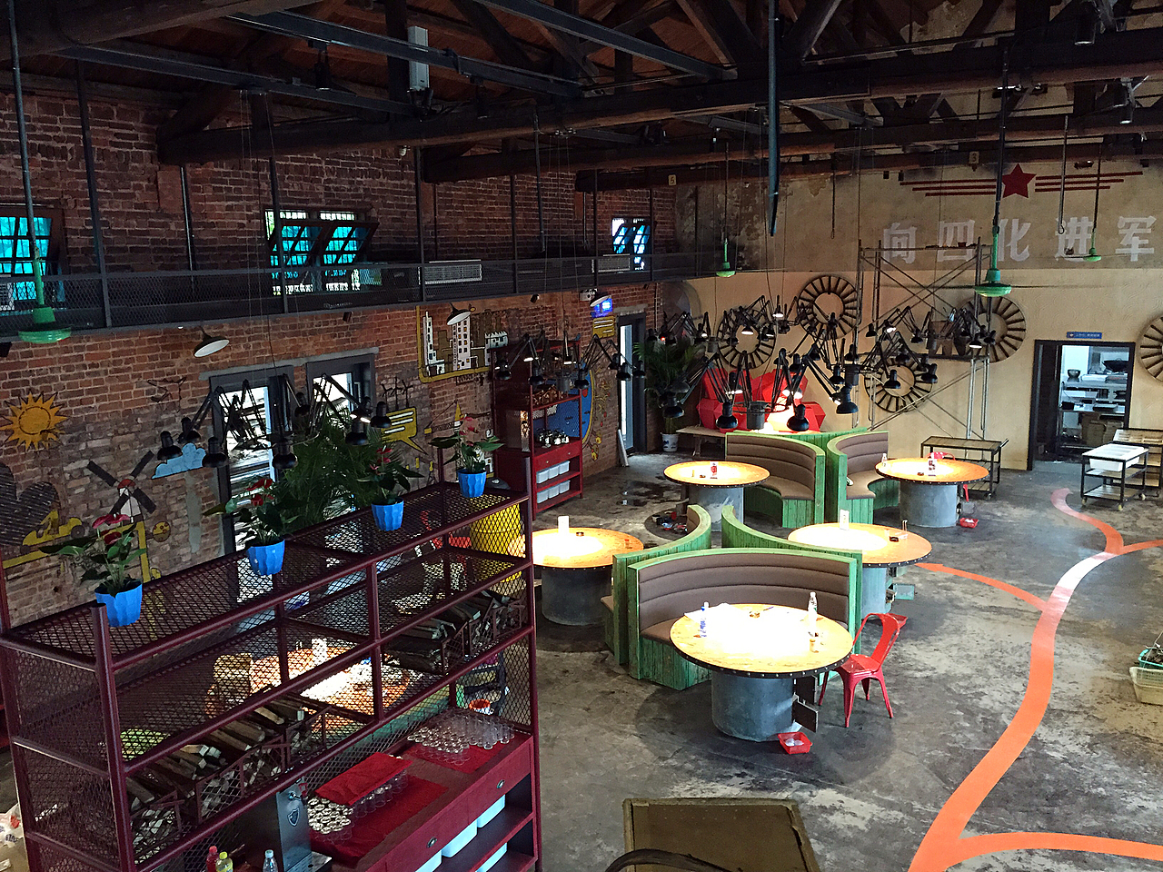 烏托邦風(fēng)格的墻繪，個性為一體。墻體彩繪（圖ZMzA3MDM3OTY=） - 新銳潮流插畫 - 站酷設(shè)計師songsongjy原創(chuàng)素材 - 站酷ZCOOL