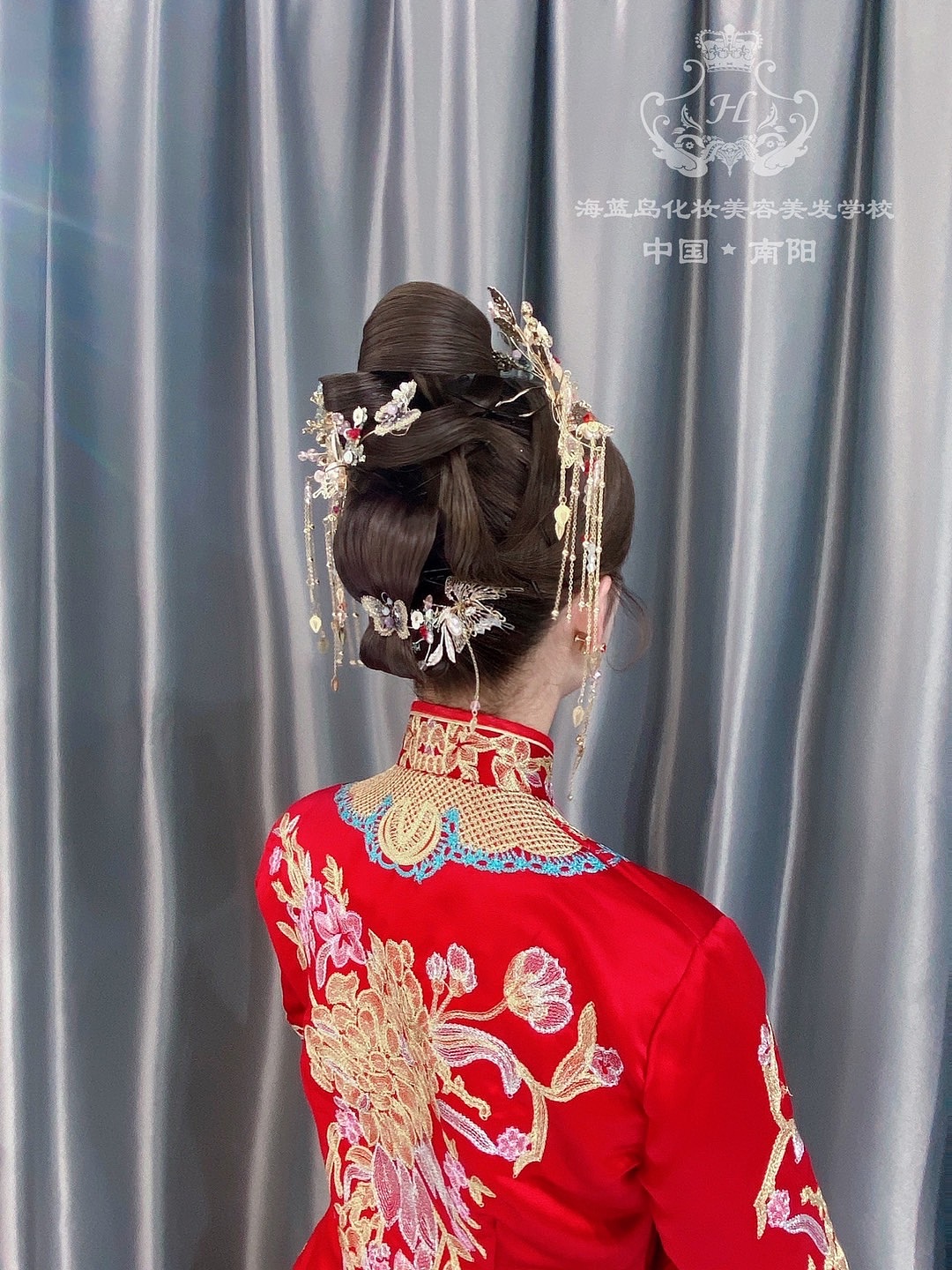 南阳化妆学校哪里比较专业海蓝岛化妆美容美甲学校