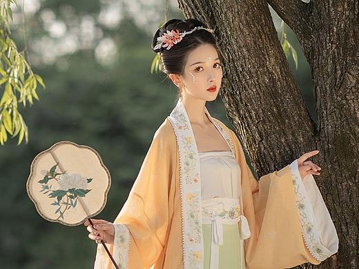  汉服设计/木梨枝《明月清辉》