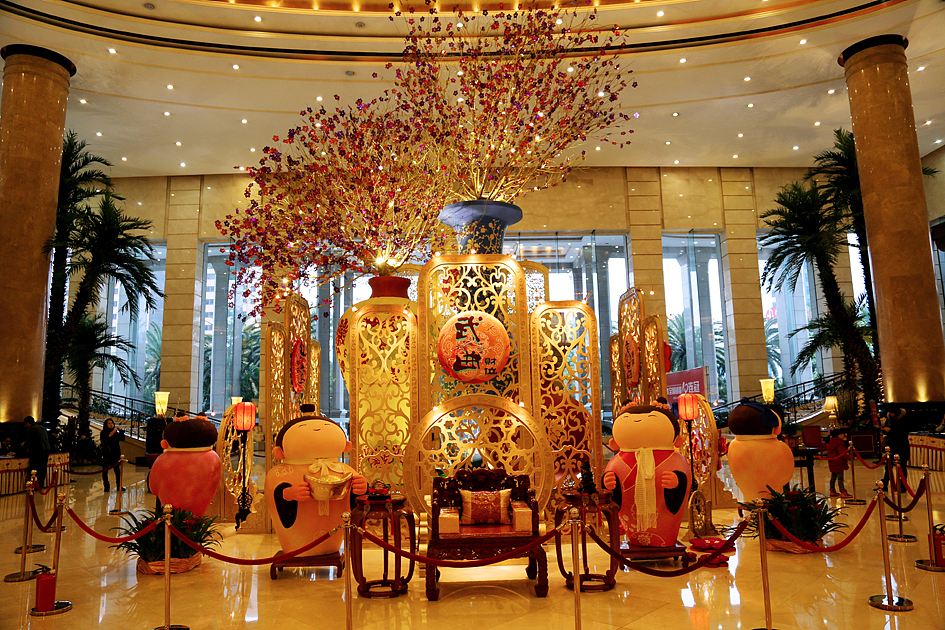 2013五星级逸豪酒店新年布置现场实景