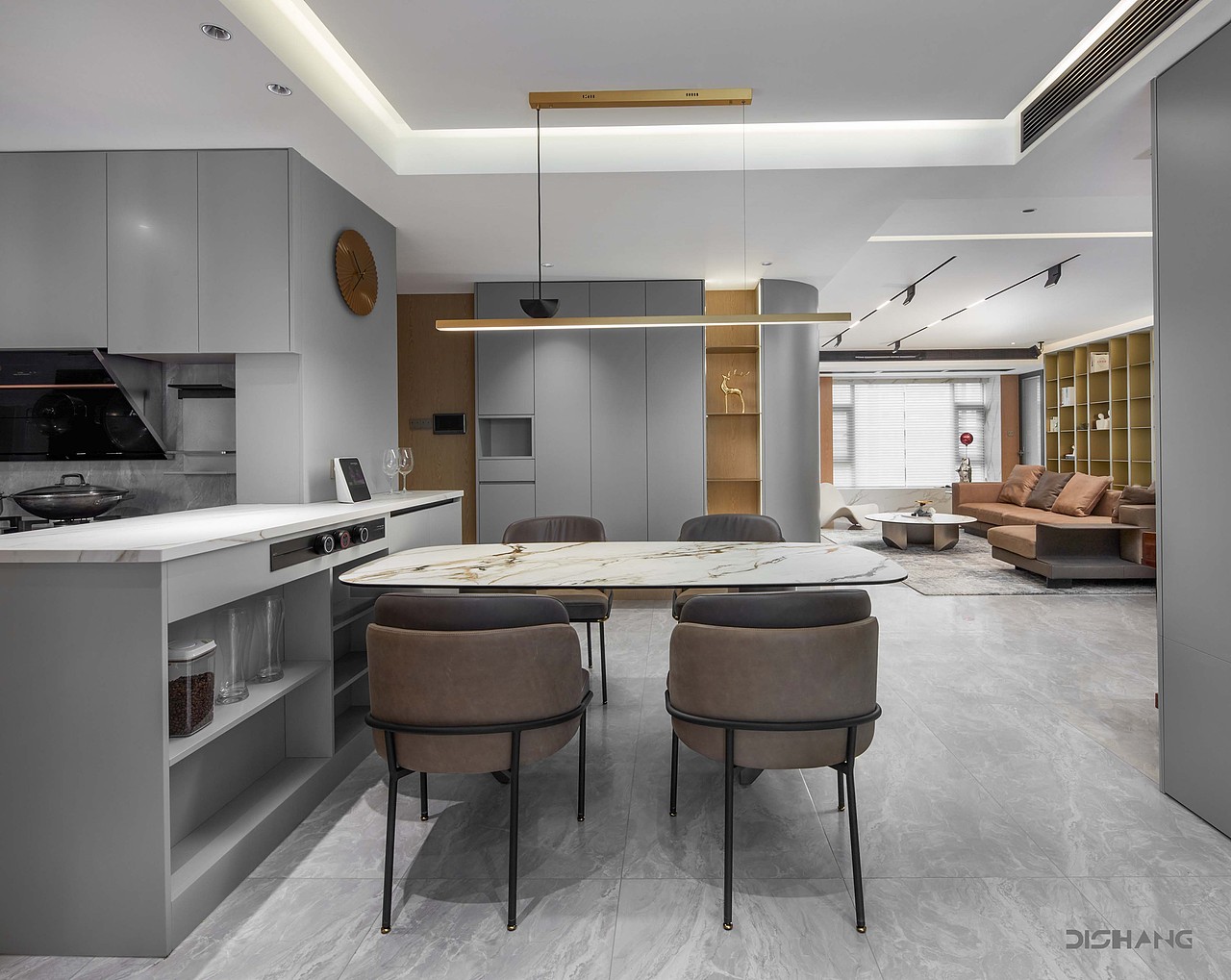 每一个角落都是风景,大理石餐桌营造出舒适的光感,开敞式布局营造流动的空间,这里是享受美食的餐厅区。