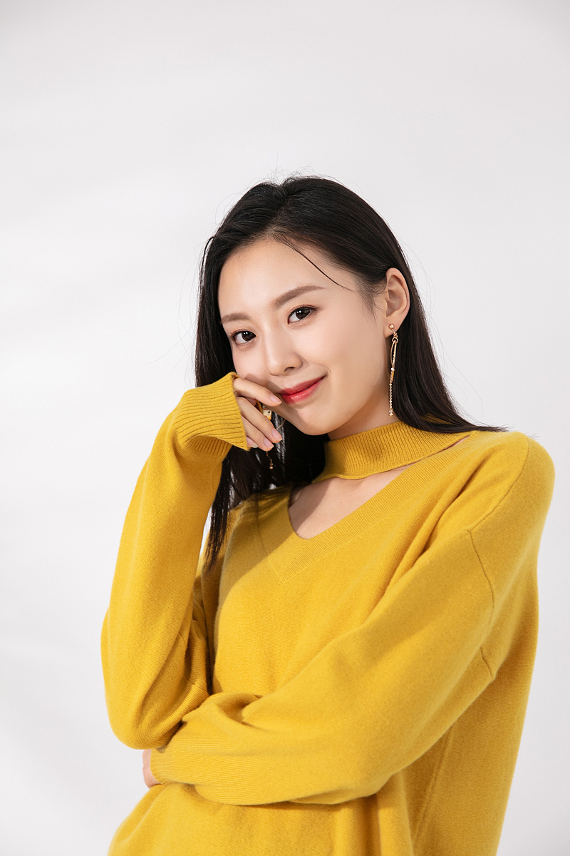 女装针织衫模特拍摄