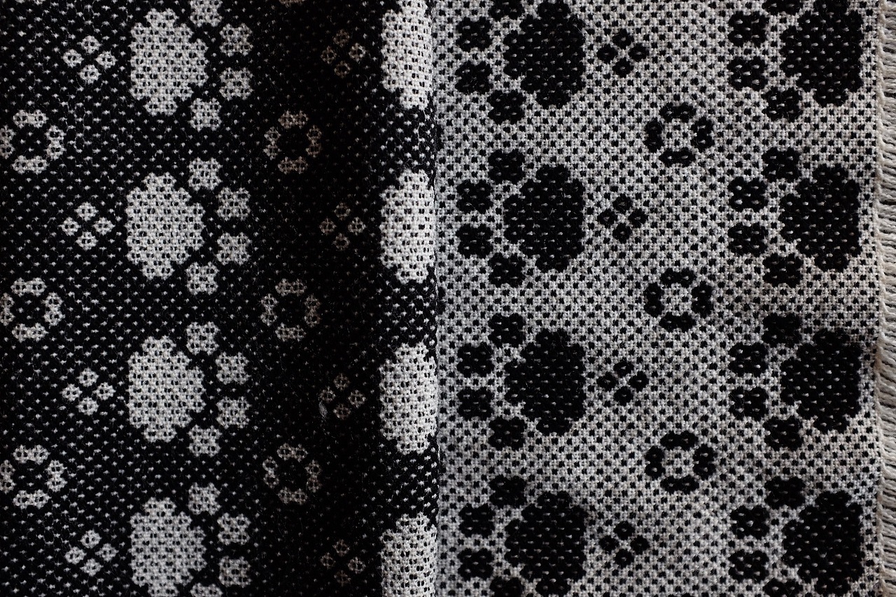 weaving | 用织布机织猫爪