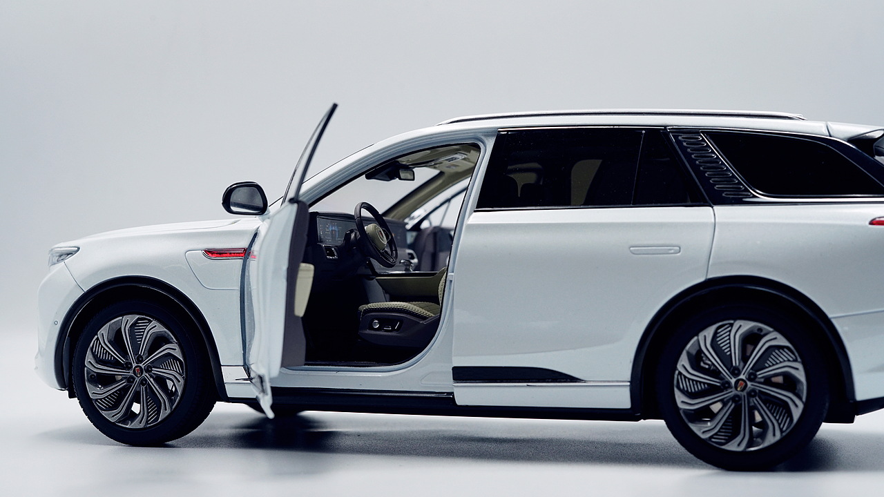 红旗e-hs9 高山荧白 1:18