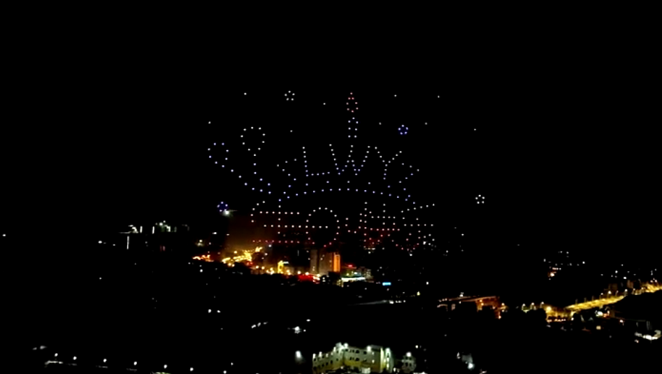 18岁的生日礼物无人机表演祝福灯光秀