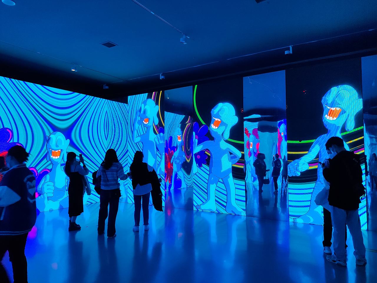 山东美术馆2022“共生世界”双年展现场作品拍摄（图ZMzMwNDcwNDA4） - 人文/纪实摄影 - 站酷设计师慢食光原创素材 - 站酷ZCOOL