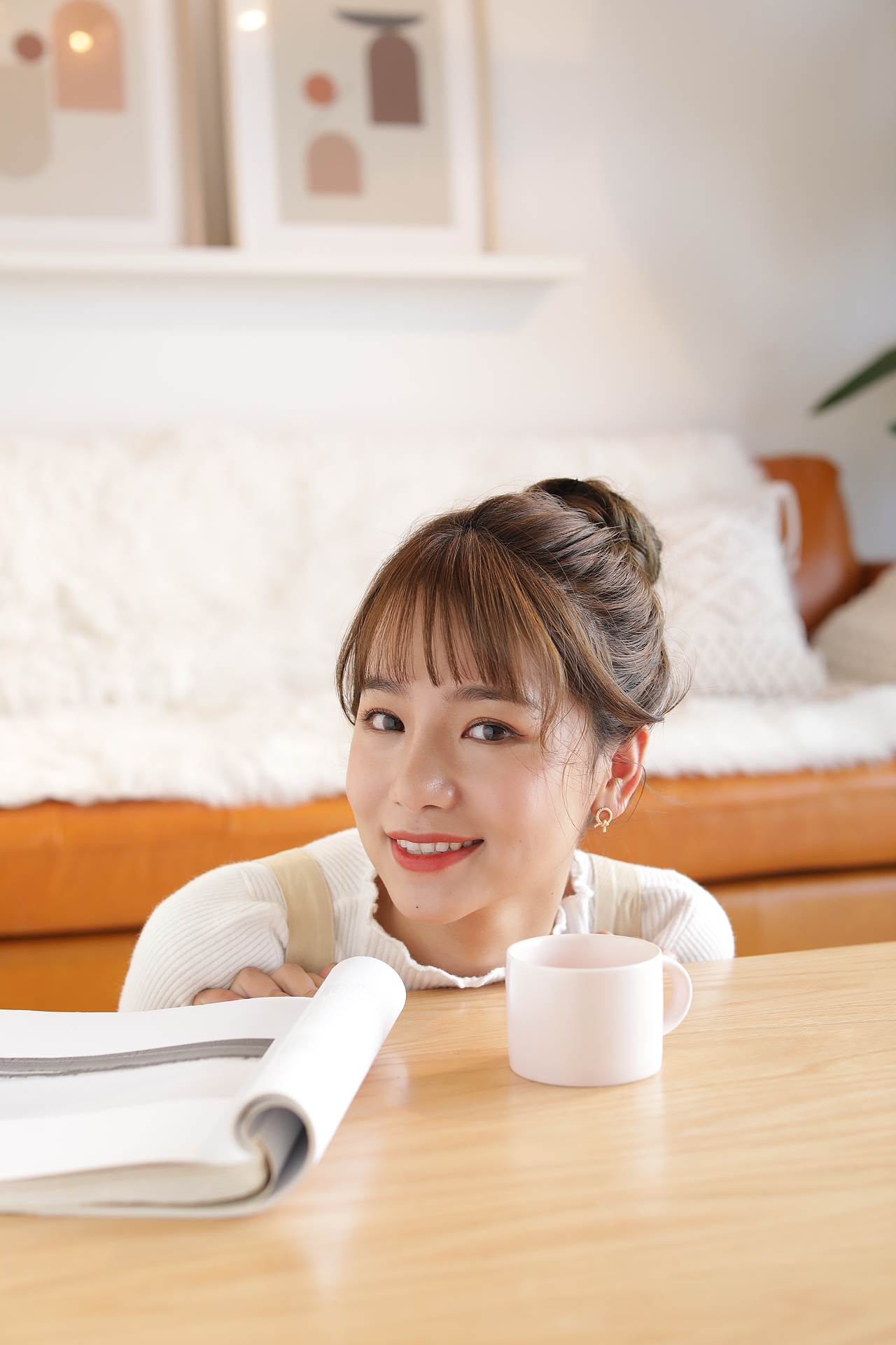 加热杯垫产品人物拍摄（图ZMzIyNzg2MDc2） - 人像摄影 - 站酷设计师小也仙森原创素材 - 站酷ZCOOL