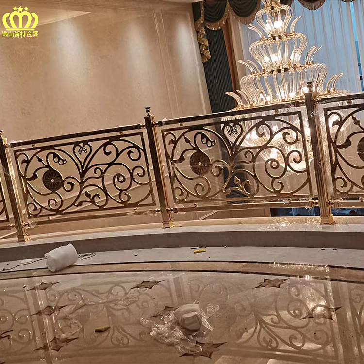 跟上潮流雕花款铜围栏别墅酒店效果图