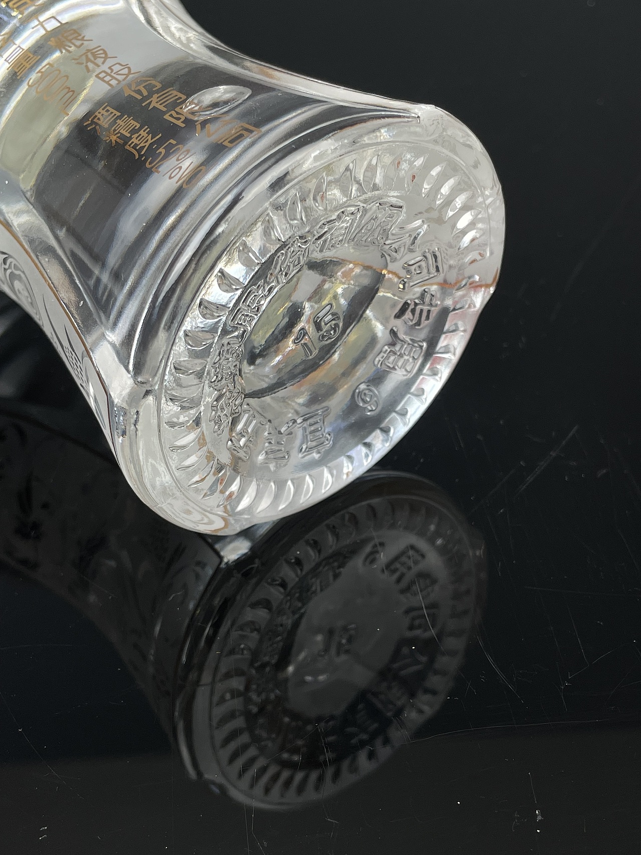 五粮液 | 喝得畅快，饮得自在。香约天下，醉美万家。