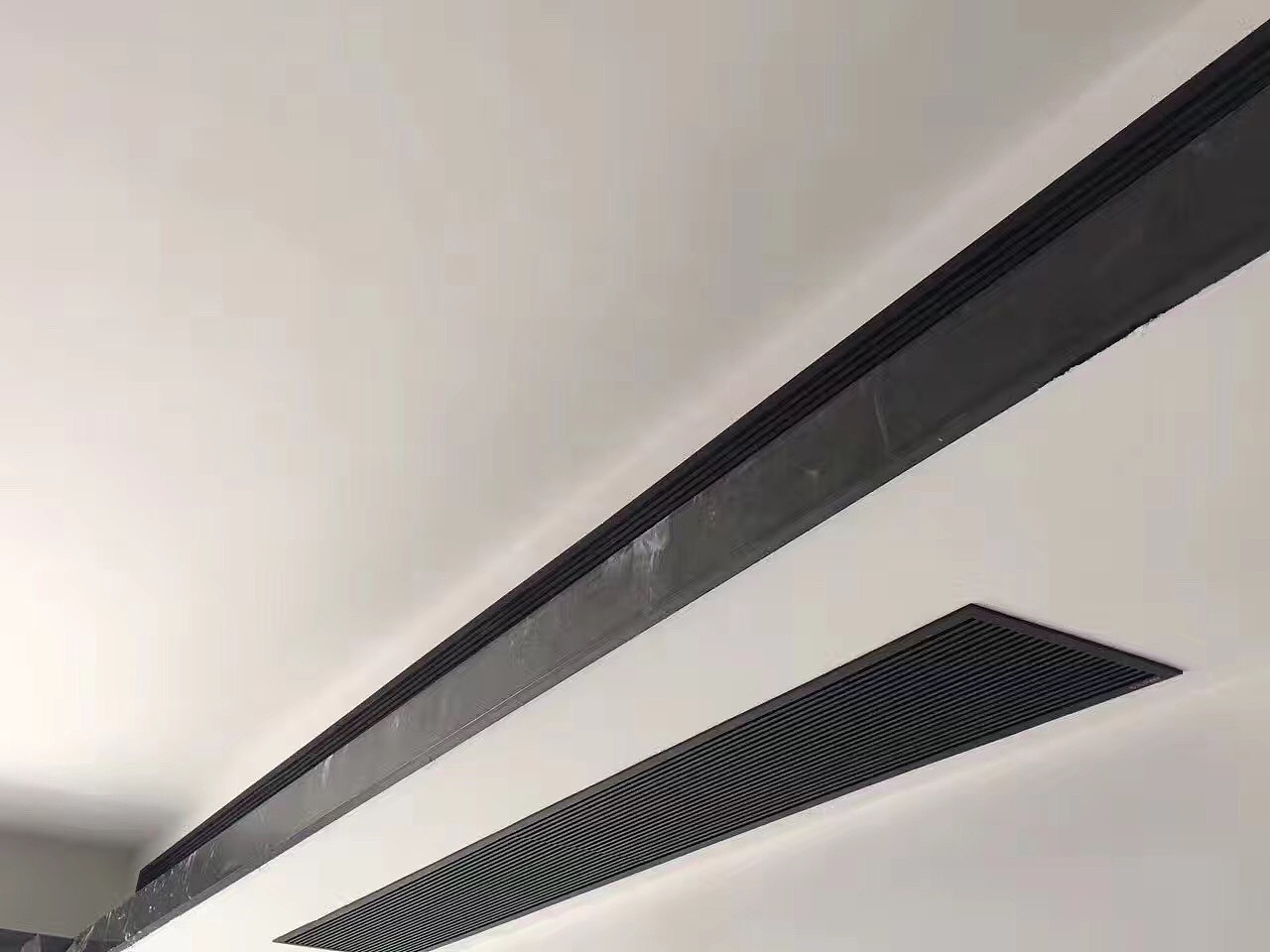 黑色风口更适合