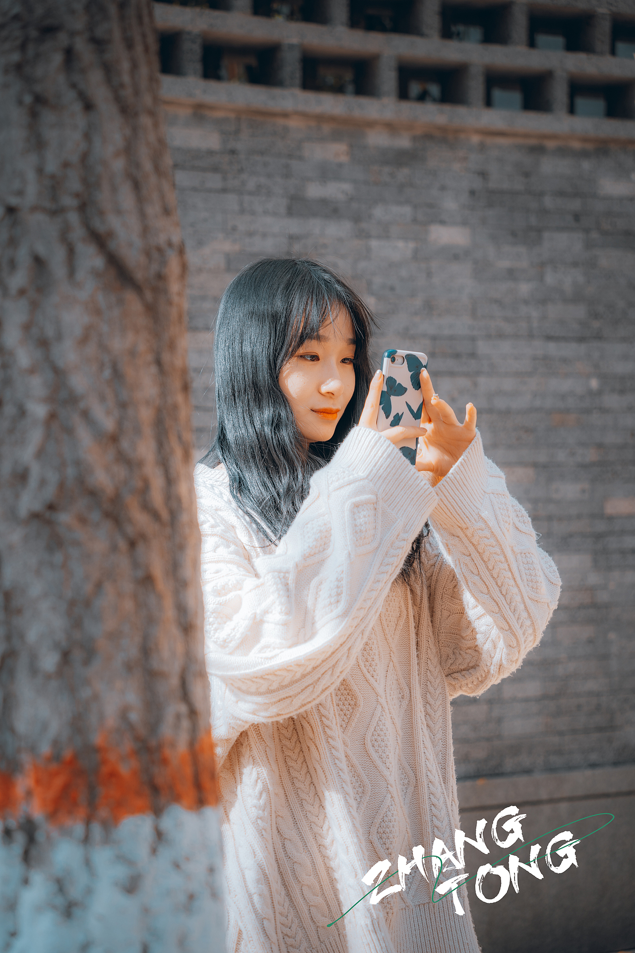 山东曲阜孔府西苑人文摄影秋意落叶风光美女秋天