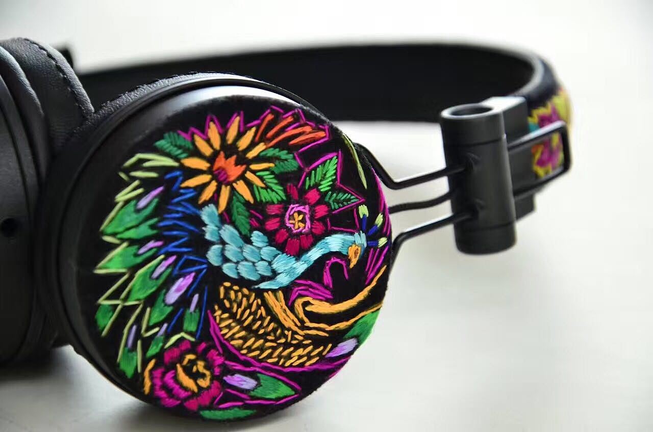 收入英国博物馆的巫&哈密刺绣 巫耳机 耳机 头戴式耳机