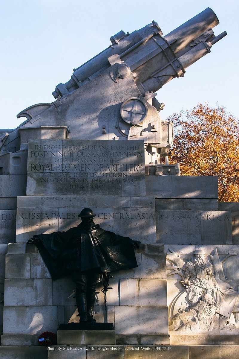 走路遛弯突然被雕塑吸引的例子实在太多,这座也不例外,皇家炮兵纪念碑