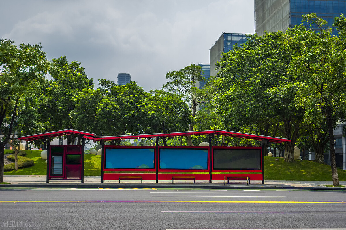 设计公交候车亭公交车候车亭箱体公交站牌标识牌标识标牌中恒标识李