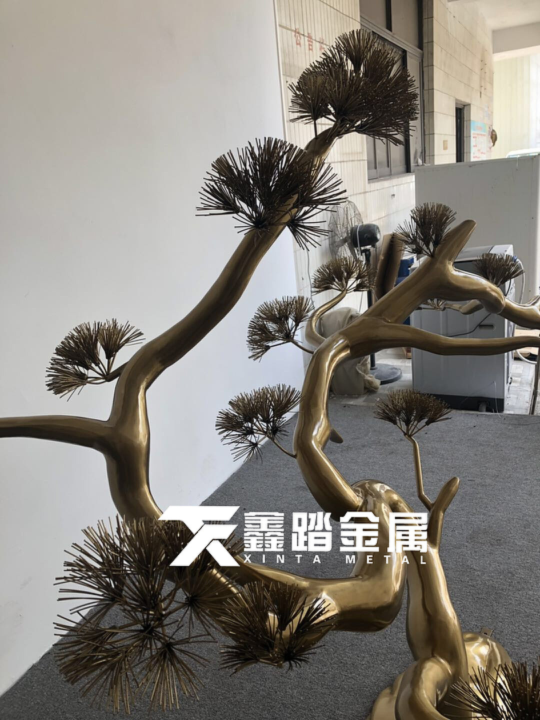 抽象不锈钢树雕塑 迎客松仿铜树雕塑摆件