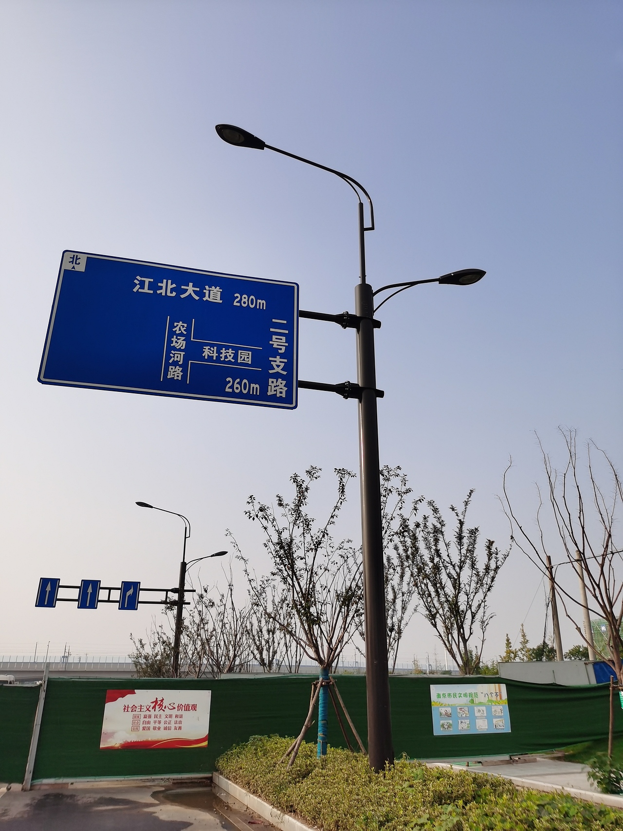 多杆合一综合5G杆智慧灯杆监控杆标识杆一杆多用路灯（图ZMjI5NTczNDE2） - 产品摄影 - 站酷设计师世博光电景观灯原创素材 - 站酷ZCOOL