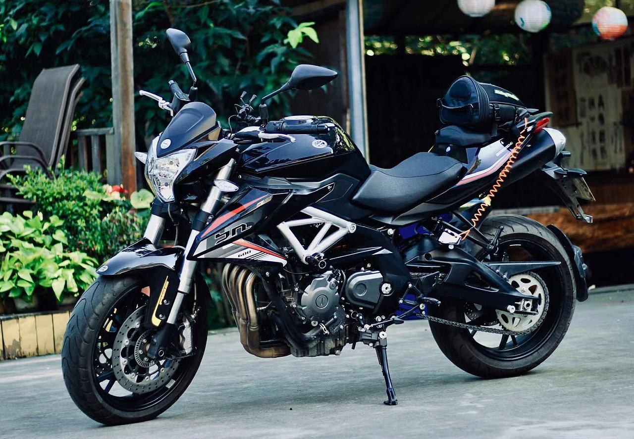 贝纳利bn600i摩托车插画绘制