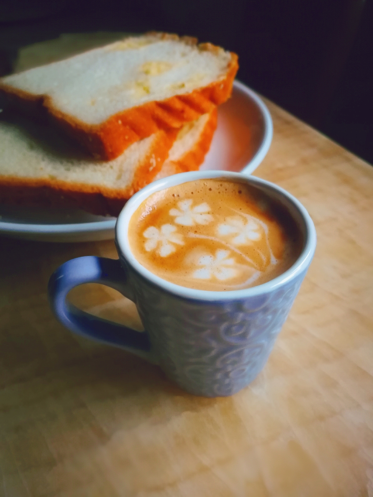 吃和摄影两不误.咖啡拉花（图ZMTk4NzI1Mzg0） - 人文/纪实摄影 - 站酷设计师唐唐的拾光小记原创素材 - 站酷ZCOOL