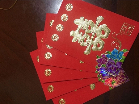 乱发尴尬错发丢人 婚礼上新人该给谁发红包?