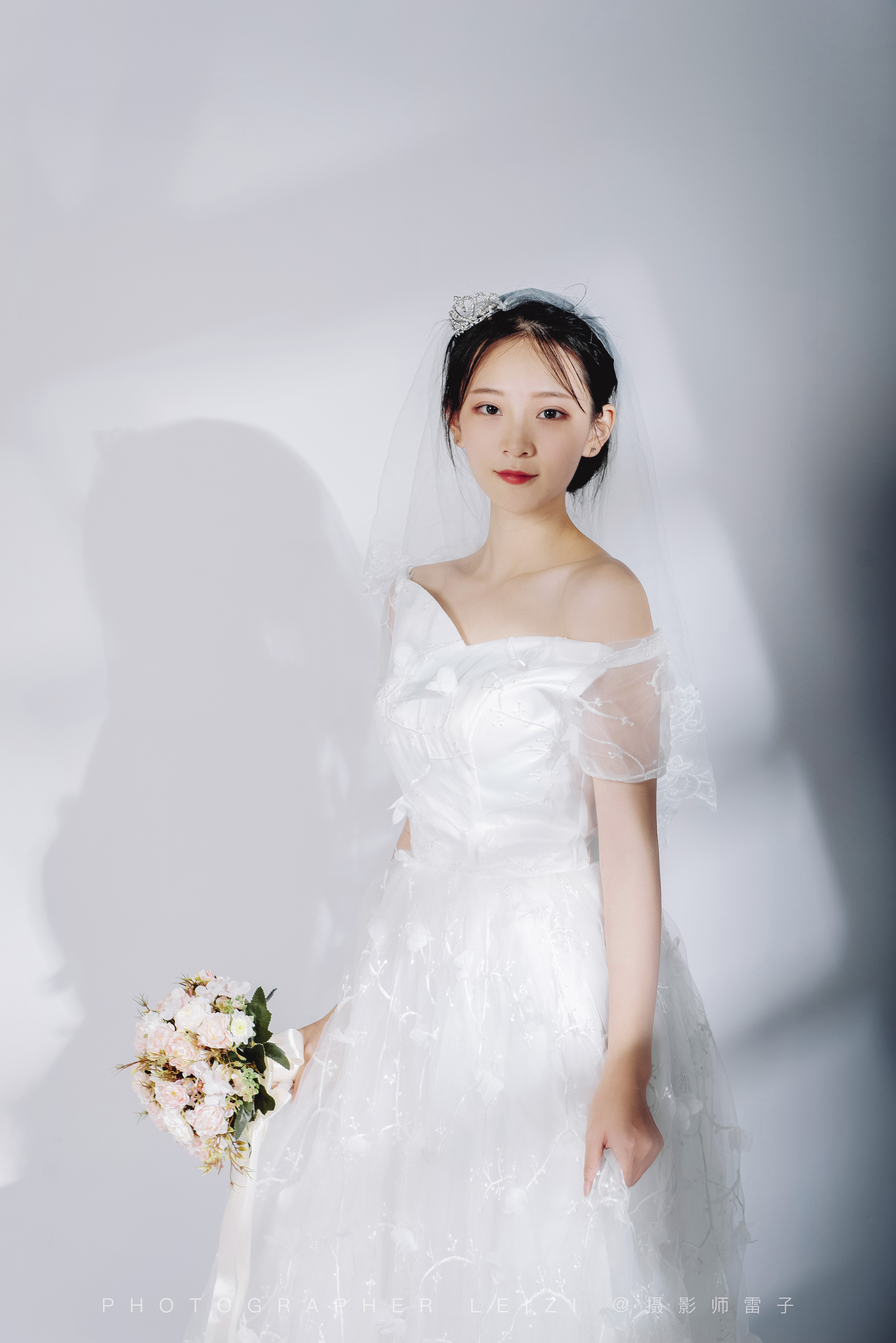 新娘单人婚纱照白色图片