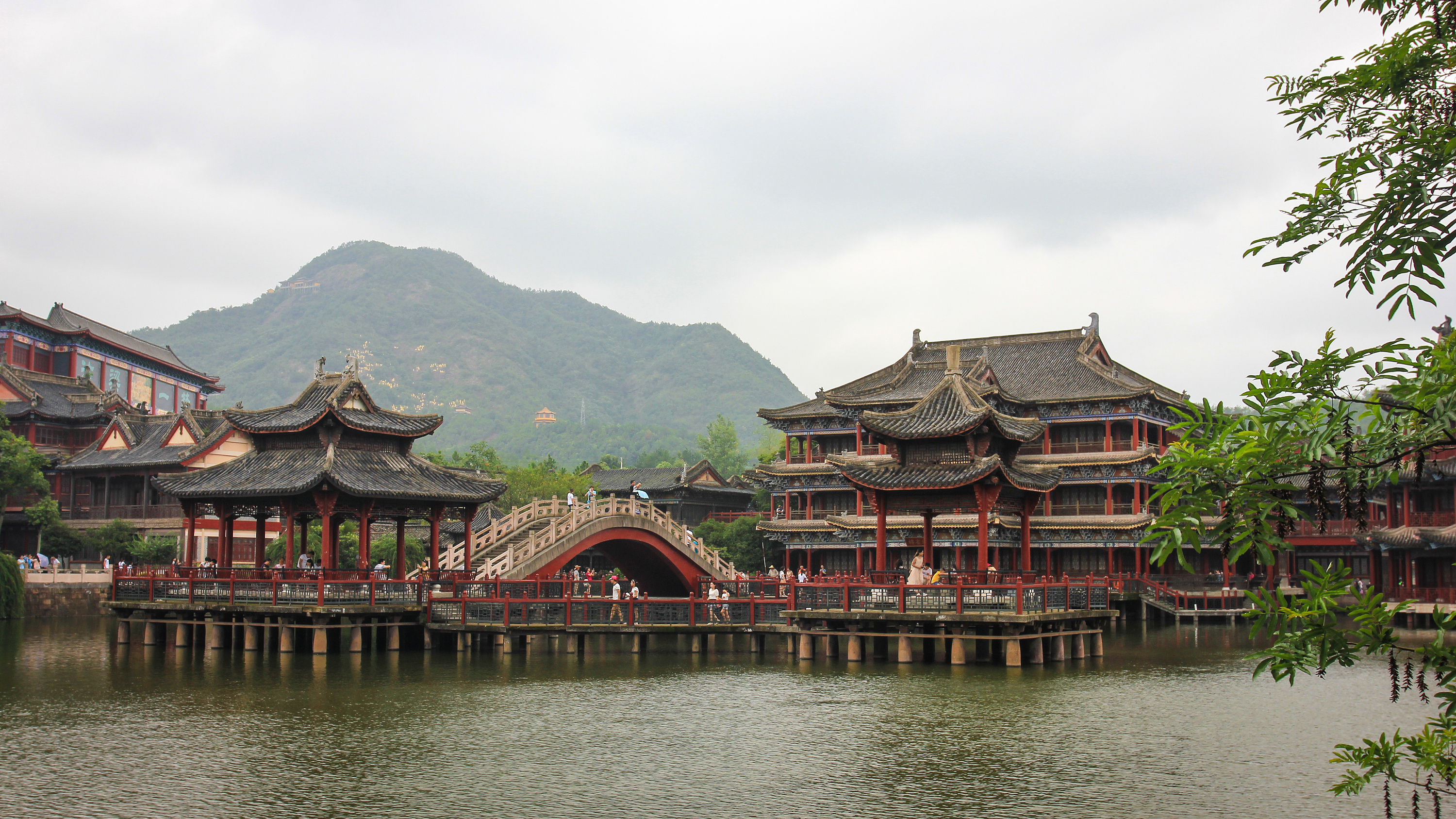 中国古代十大著名宫殿，最大宫殿是故宫2000多倍，故宫第十名 NO.1、咸阳宫