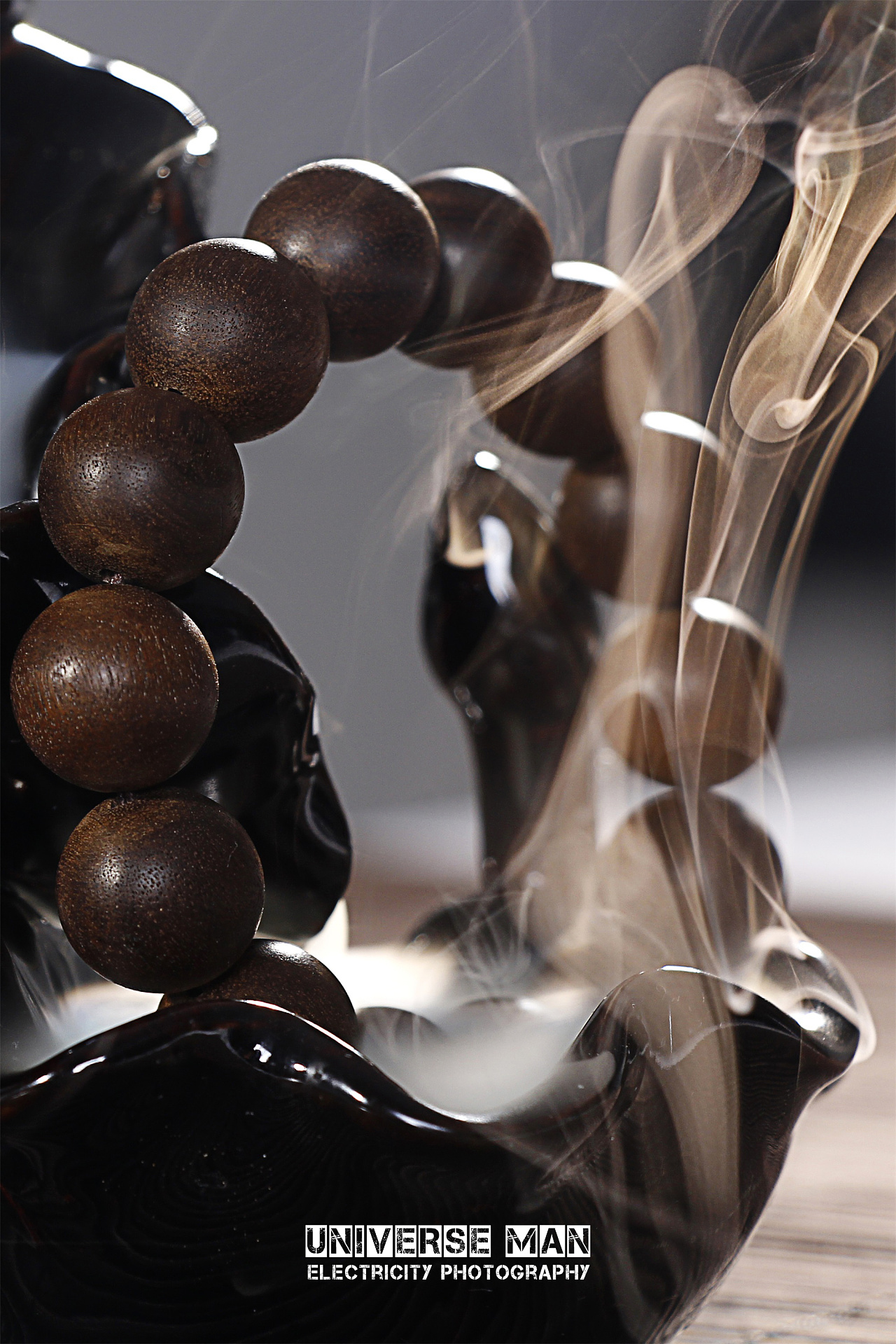 沉香木手串 手玩 佛珠 摄影 宇宙人视觉定制 意境 烟雾 淘宝拍摄