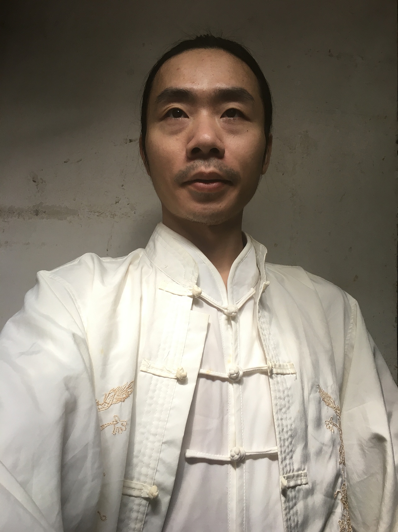 邓赟崽摄影套图之白衣说书人（图ZMzAzNzQ2ODAw） - 人像摄影 - 站酷设计师邓赟崽原创素材 - 站酷ZCOOL