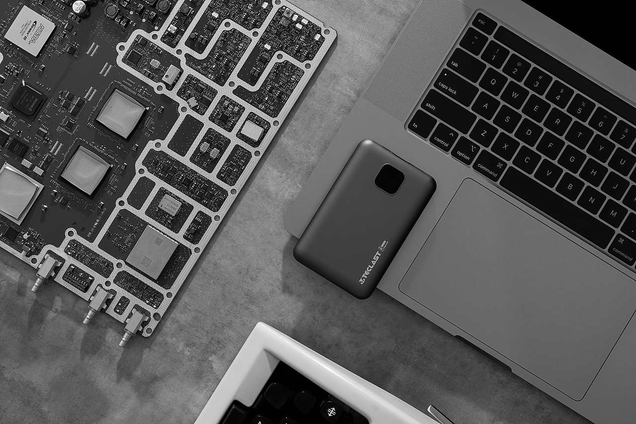 品牌案例丨台电 X10 移动电源（图ZMjUyMTA5MzQw） - 产品摄影 - 站酷设计师白底图原创素材 - 站酷ZCOOL