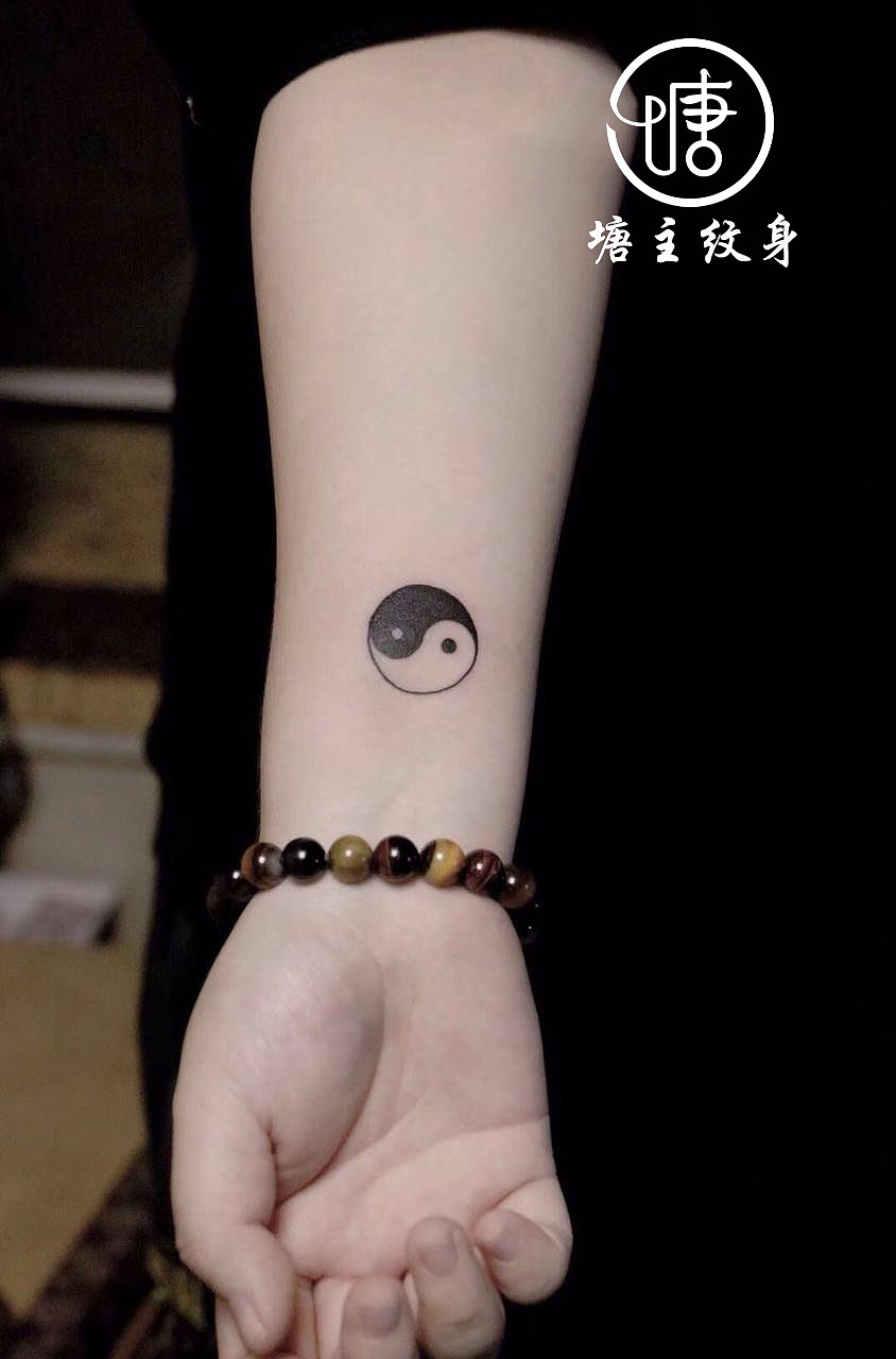 八卦图、小图纹身、线条纹身、小清新纹身、个性纹身图案、塘主开运纹身