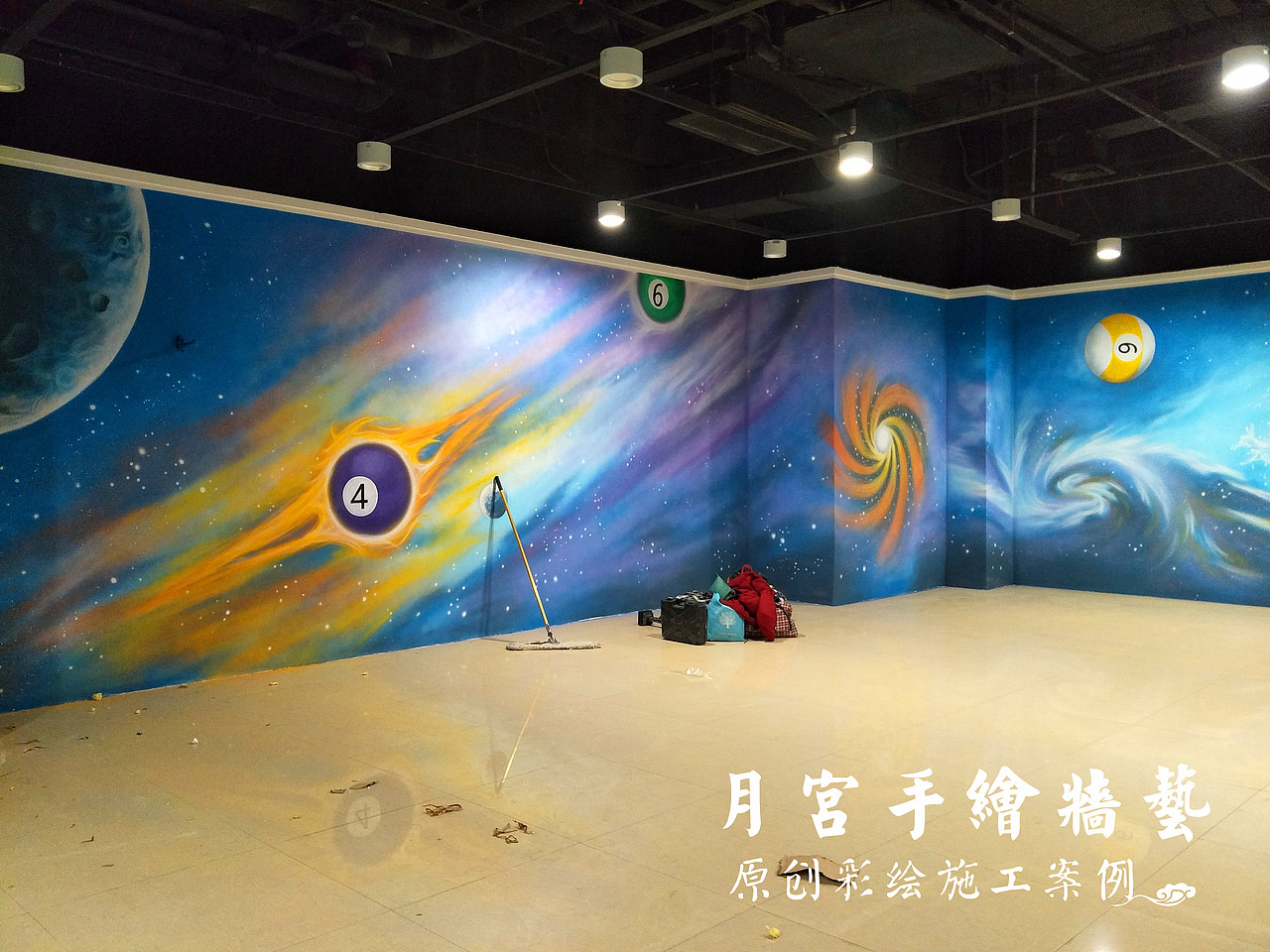 创意台球厅彩绘星球与台球的结合创意彩绘