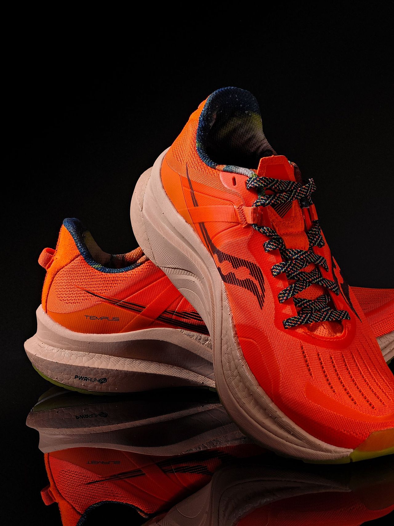 手机静物摄影练习-跑鞋（图ZMzY0NzQ3MjEy） - 产品摄影 - 站酷设计师Biiin_原创素材 - 站酷ZCOOL