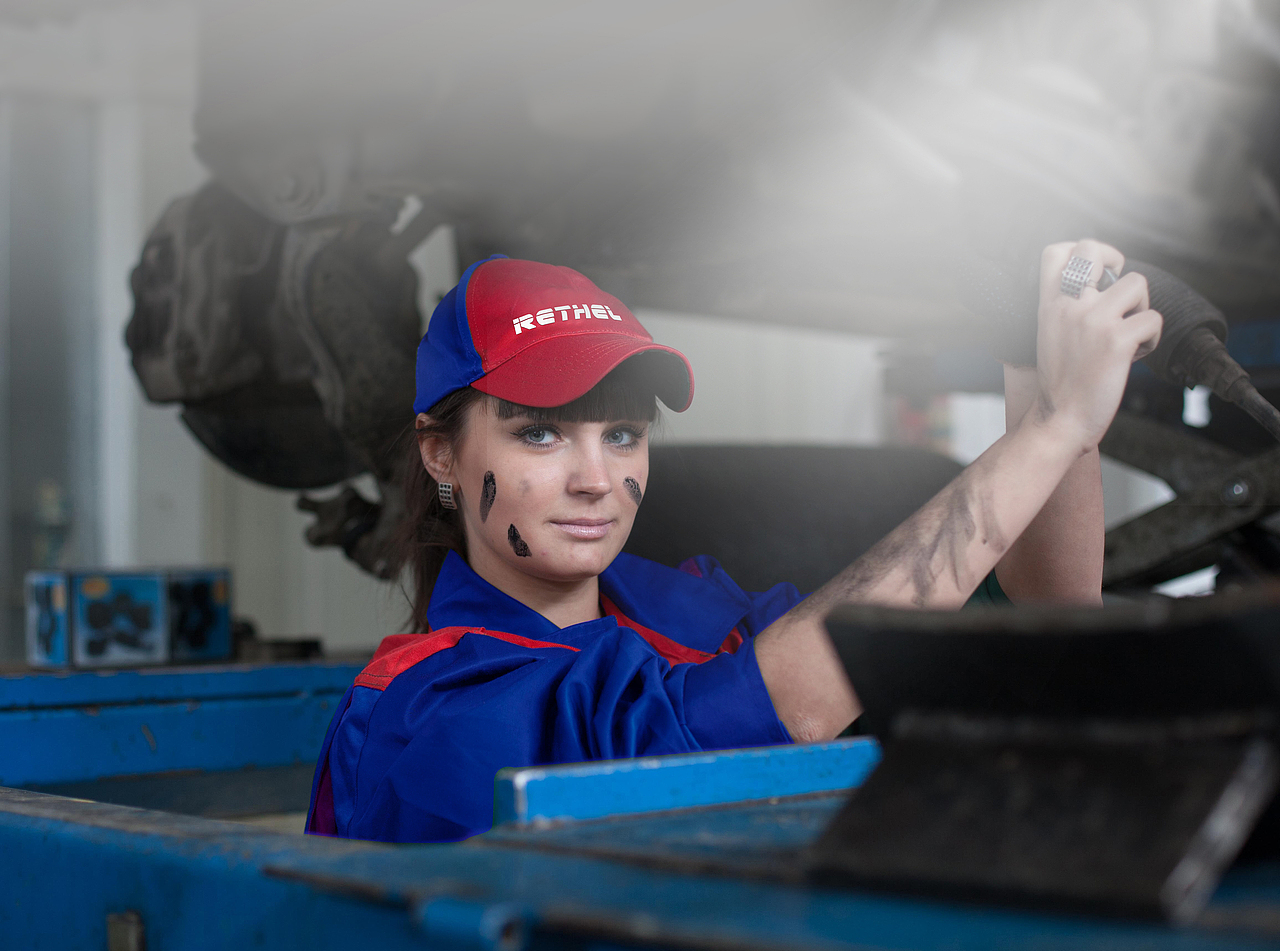 LESS品牌-赋能本土制造业[雷特尔科技集团品牌形象]