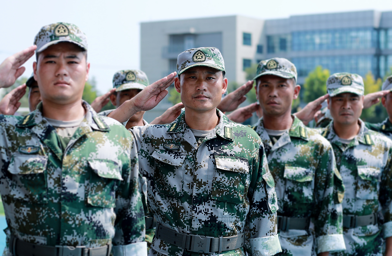 谁的青春没有难忘的军训（骄阳下的摄影）（图ZMTI0OTU5NTU2） - 人像摄影 - 站酷设计师莞尔ERXIAO原创素材 - 站酷ZCOOL