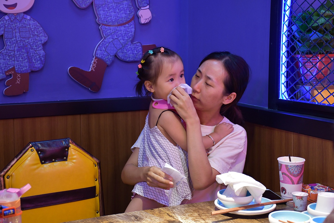 阿味大虾火锅连锁餐饮旗舰店实景拍摄 - 连锁加盟品牌（图ZMTcyNDkwMjgw） - 人像摄影 - 站酷设计师英皇视觉原创素材 - 站酷ZCOOL