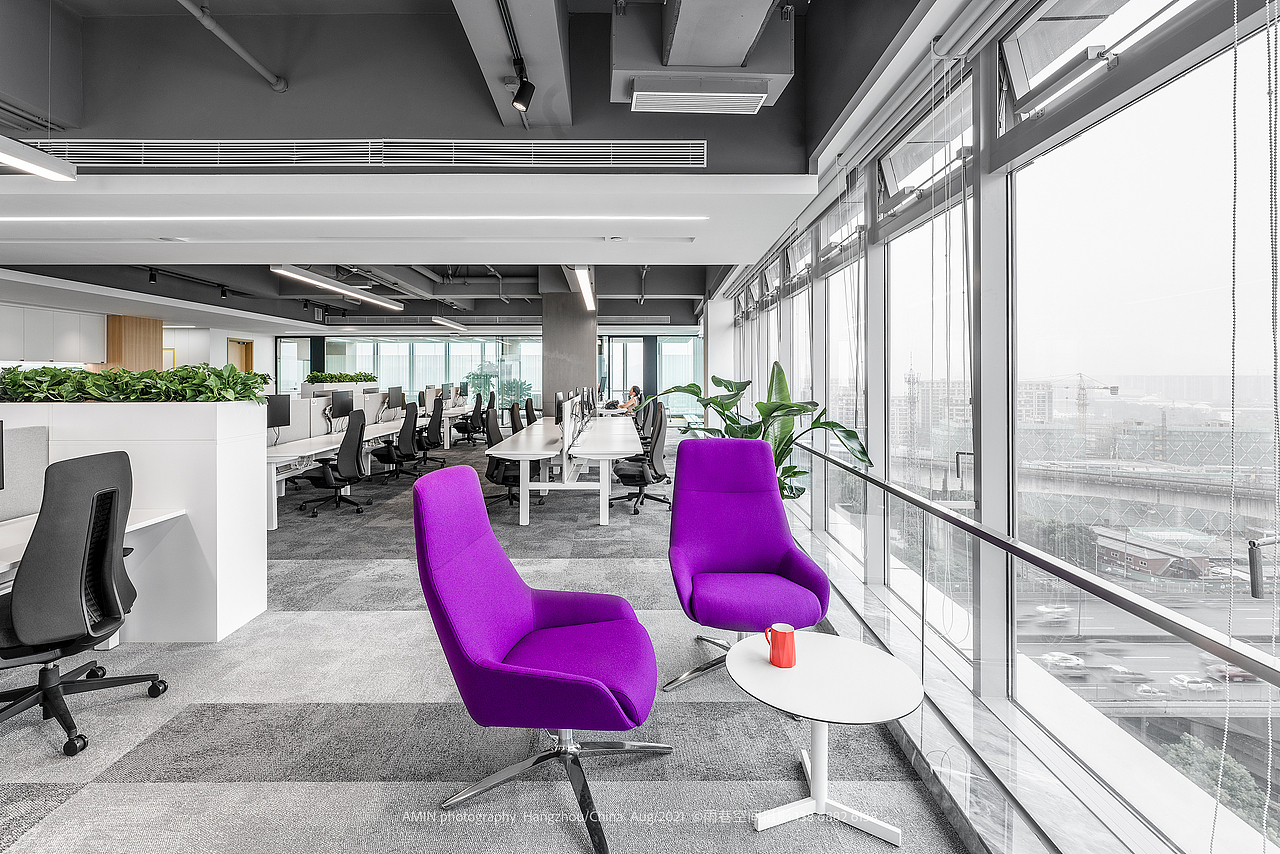 HAWORTH‘s office furniture