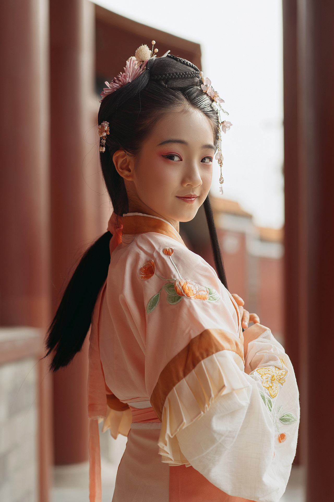 这大概就是小说里写的12～13岁就倾国倾城的美人儿