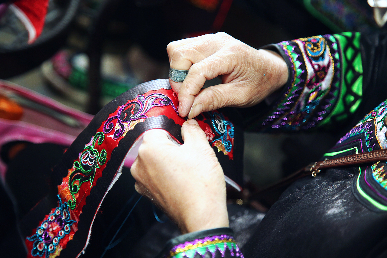 绣娘（图ZMTQwMDc4NDAw） - 人像摄影 - 站酷设计师学淼原创素材 - 站酷ZCOOL