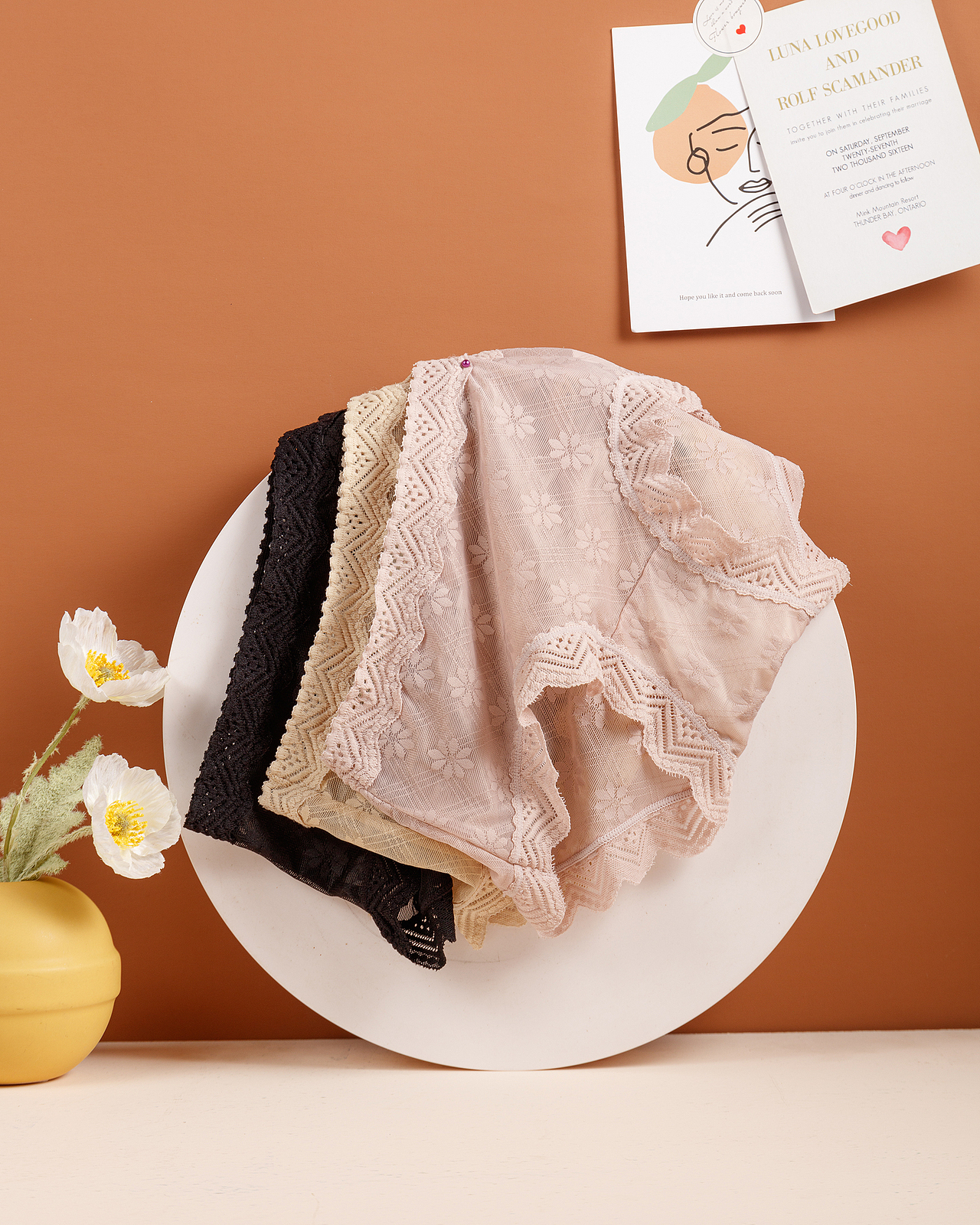 暖色调风格女士内裤拍摄