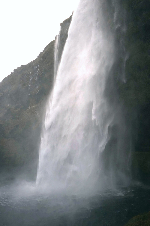 塞里雅兰瀑布,楼主在这里摔了一跤,冰面行走四脚朝天一屁股摔地上= =| 为拍个照楼主我容易么我= =|
