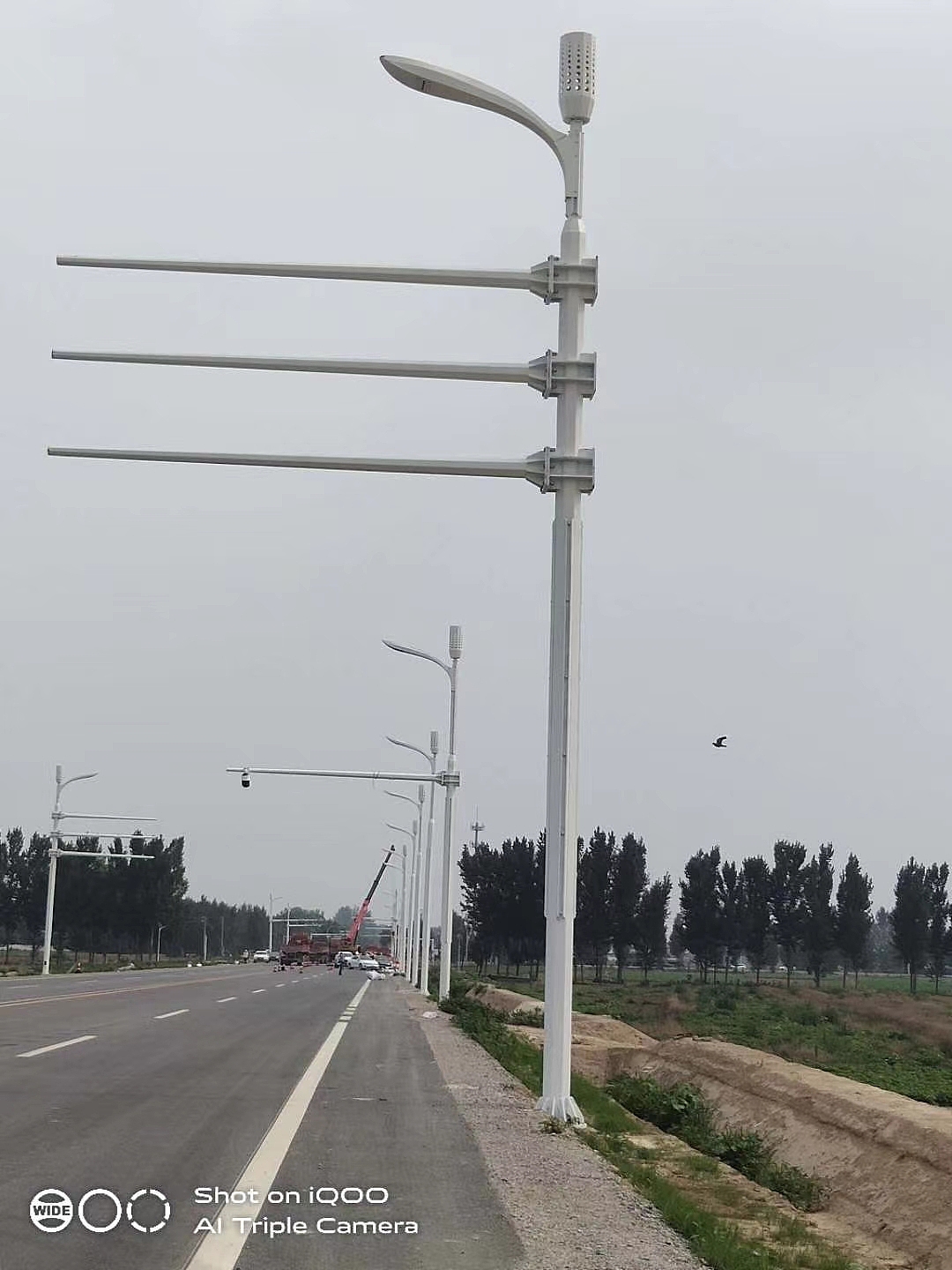 多杆合一综合5G杆智慧灯杆监控杆标识杆一杆多用路灯（图ZMjI5NTczNDA0） - 产品摄影 - 站酷设计师世博光电景观灯原创素材 - 站酷ZCOOL