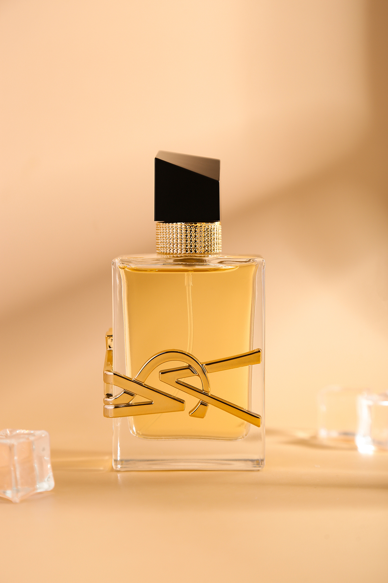 【含视频】金星耀世香水 | 美妆产品摄影（图ZMjcxMTk5NDU2） - 产品摄影 - 站酷设计师潮福yellow原创素材 - 站酷ZCOOL