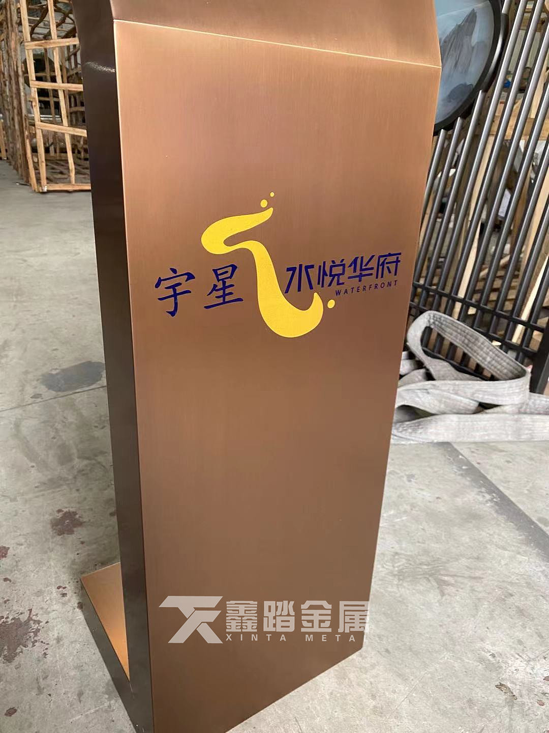 小区入口不锈钢刷卡机立柱 玫瑰金不锈钢门口机支架