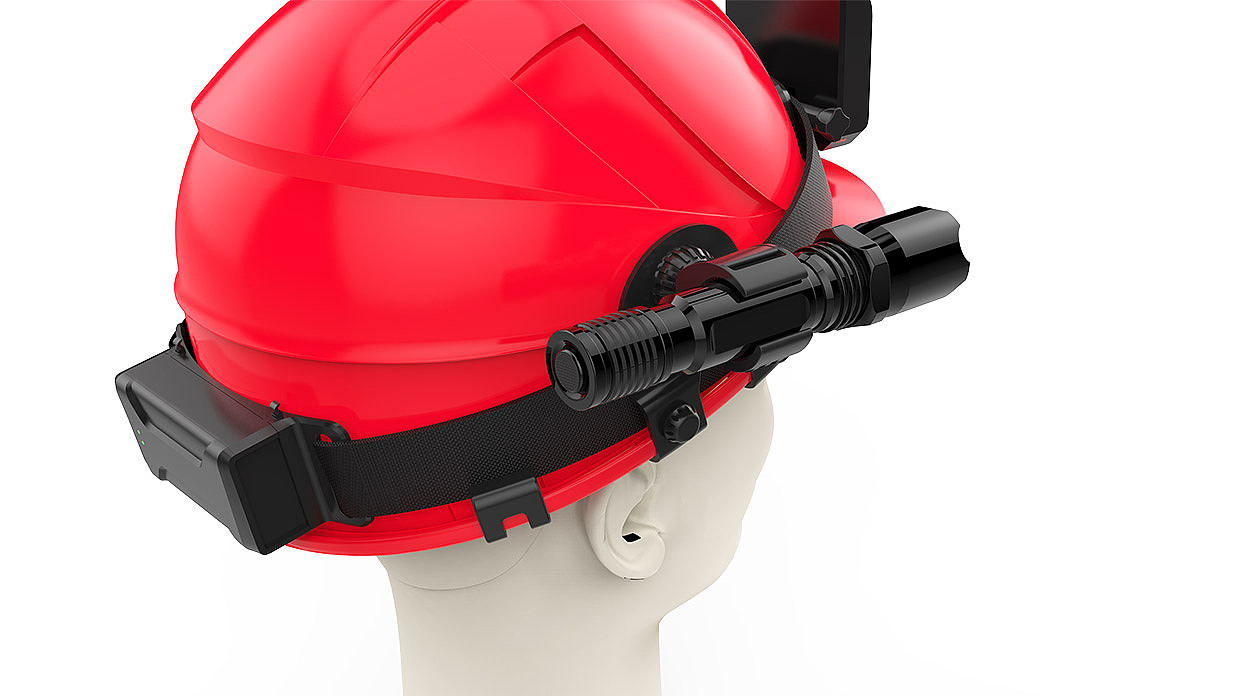 智能巡检仪设计更多地考虑了用户的使用需求。它的造型小巧轻便,便于携带。卡扣式结构,绑带复合式设计,更加易于佩戴,适用于各种安全帽,便用更加简便舒适。同时绑带上佩小手电的卡槽,方便抢修的时候方便照明和给予光线。